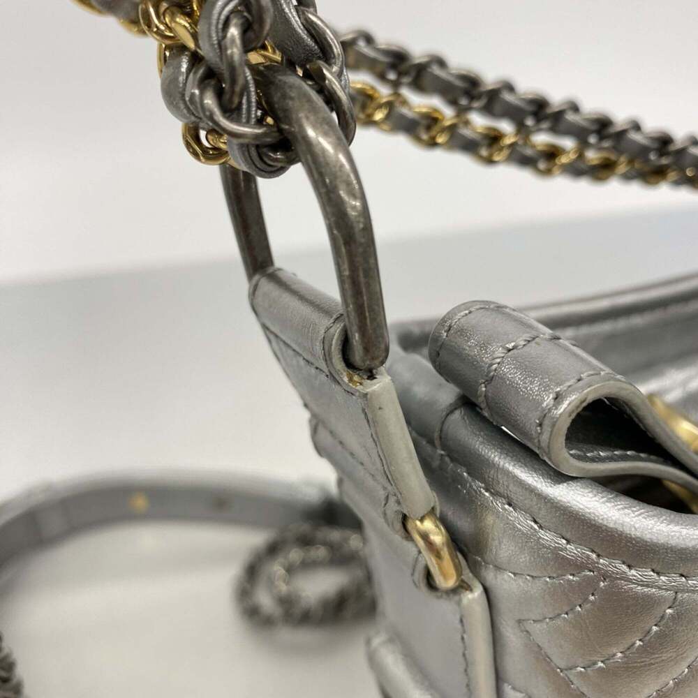 CHANEL Gold Shoulder Bag - Picture 6 of 10